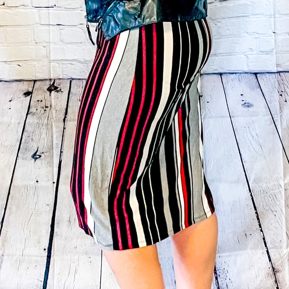 Women’s Socialite dress with twist front size large NWOT - Picture 5 of 9